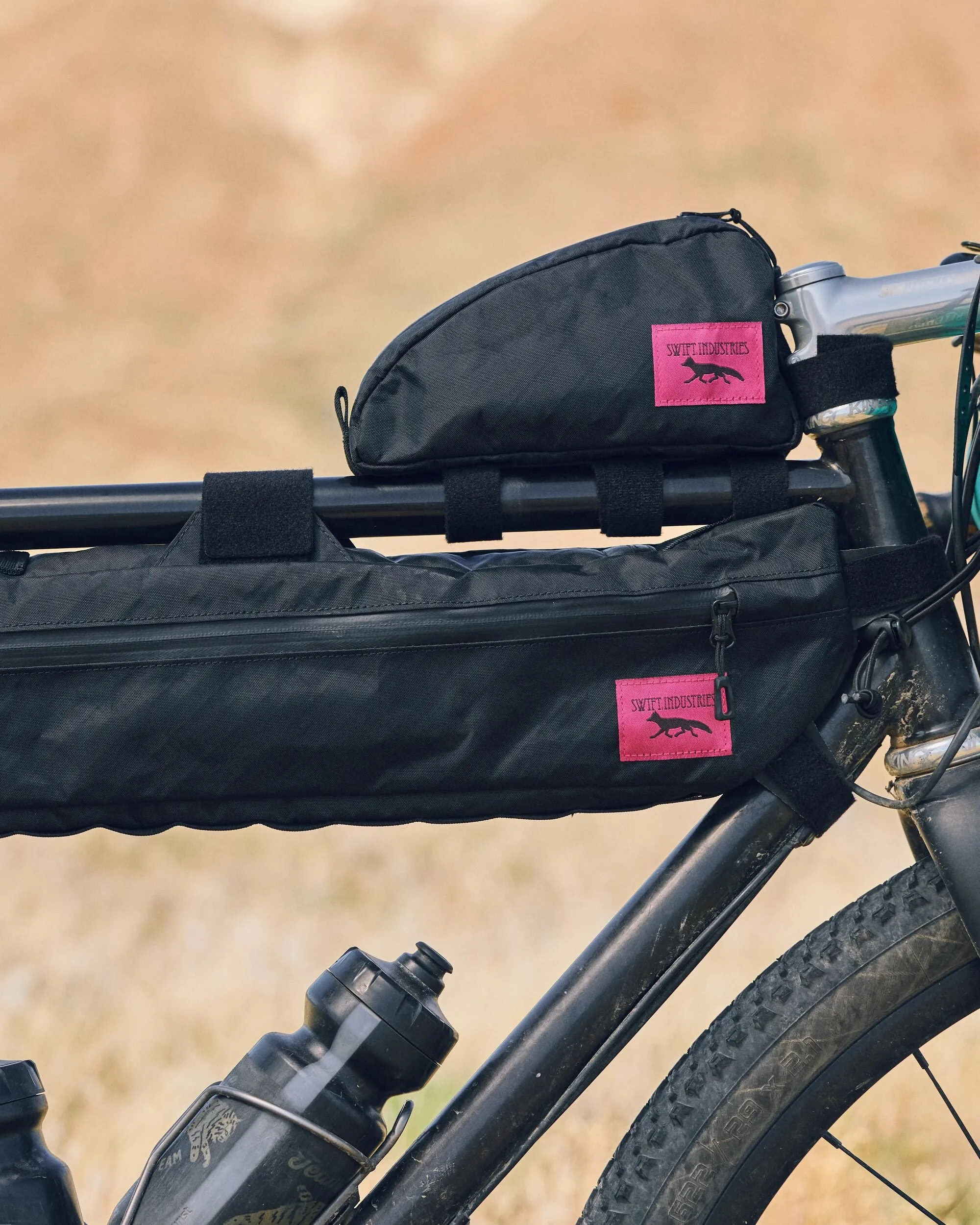 Swift Industries Hold Fast Half Frame Bag 4L - Black