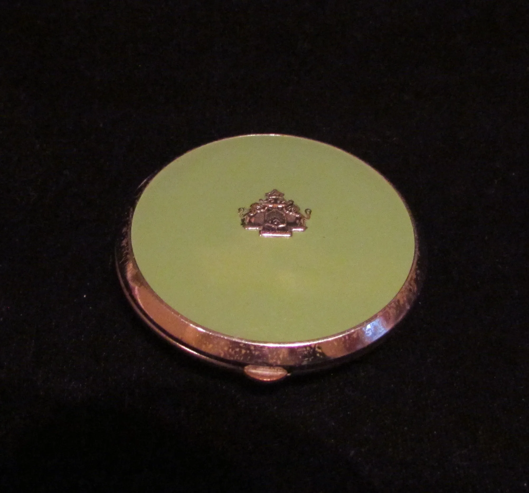 Vintage Evans Mayfair Compact Coat Of Arms Green Enamel Dial Sifter Compact